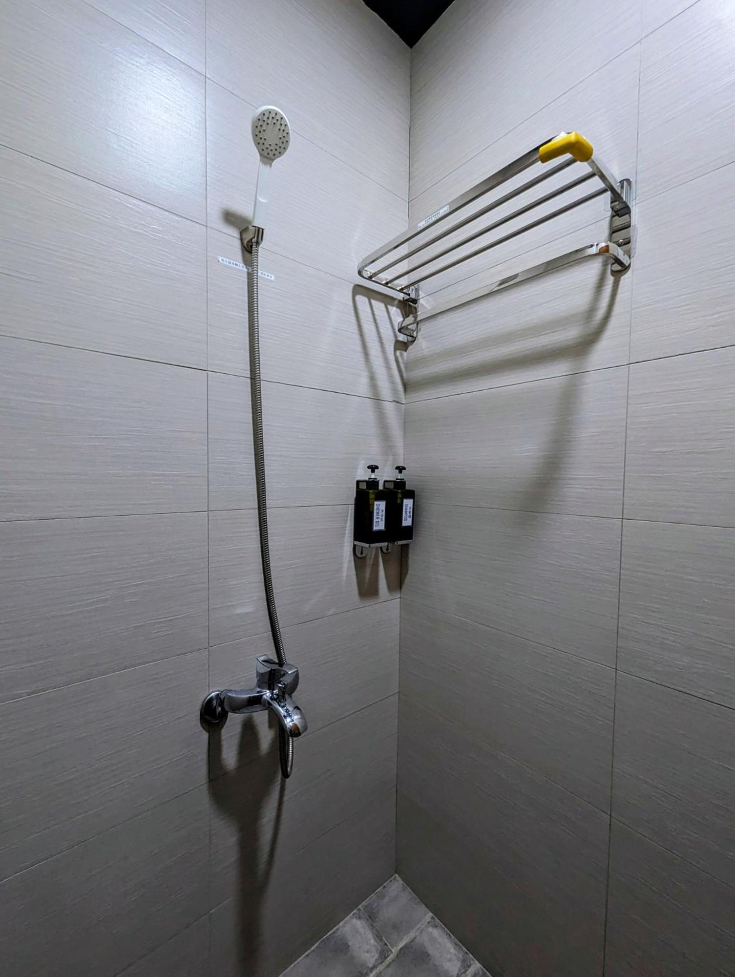 40Inn Backpackers Warehouse Taitung Room photo